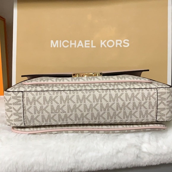 Michael Kors Vanilla Pink Messenger Crossbody - Picture 7 of 16